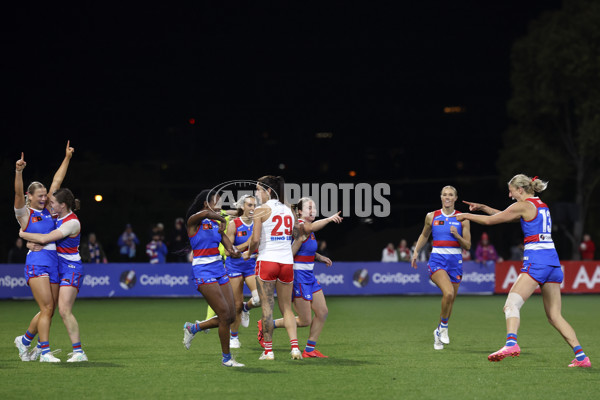 AFLW 2024 Round 05 - Western Bulldogs v Sydney - A-54375101