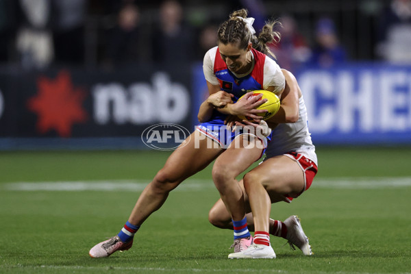 AFLW 2024 Round 05 - Western Bulldogs v Sydney - A-54375128