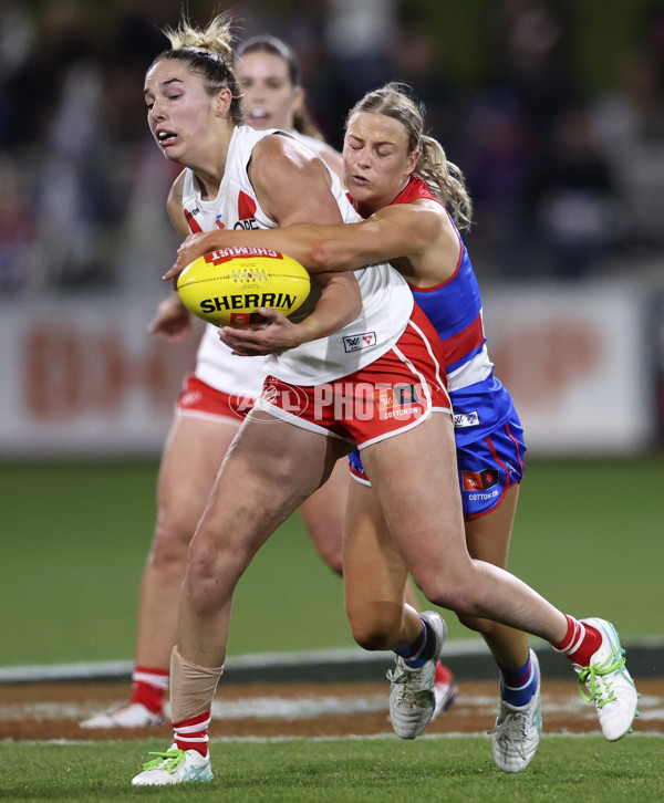 AFLW 2024 Round 05 - Western Bulldogs v Sydney - A-54375129