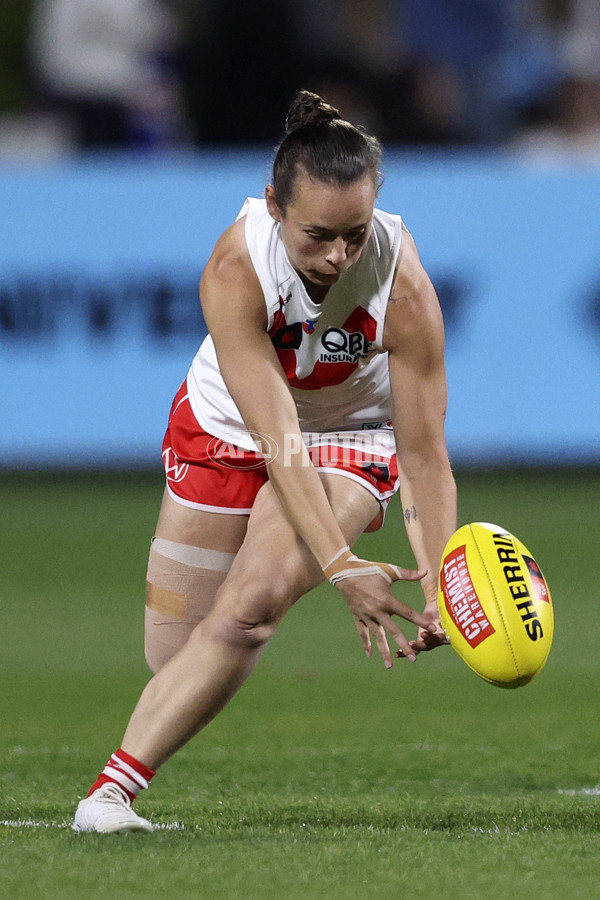 AFLW 2024 Round 05 - Western Bulldogs v Sydney - A-54375130