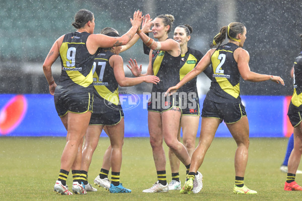 AFLW 2024 Round 05 - North Melbourne v Richmond - A-54457337