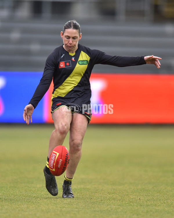 AFLW 2024 Round 05 - North Melbourne v Richmond - A-54467387