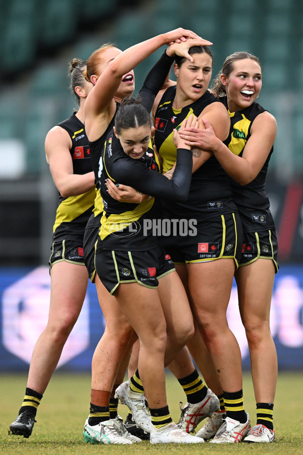 AFLW 2024 Round 05 - North Melbourne v Richmond - A-54477987