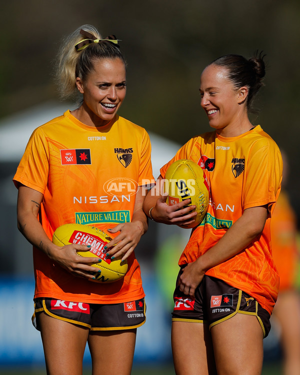 AFLW 2024 Round 06 - Hawthorn v Gold Coast - A-54551604