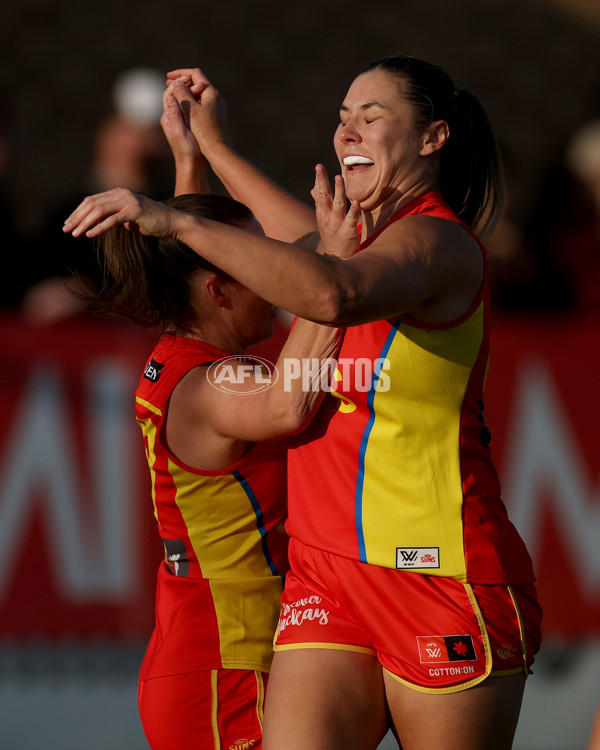 AFLW 2024 Round 06 - Hawthorn v Gold Coast - A-54568502