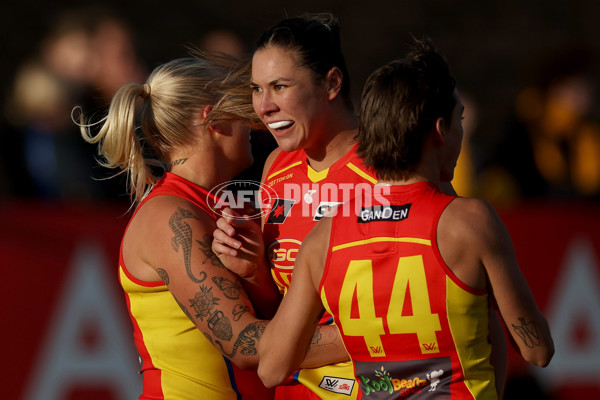 AFLW 2024 Round 06 - Hawthorn v Gold Coast - A-54568503