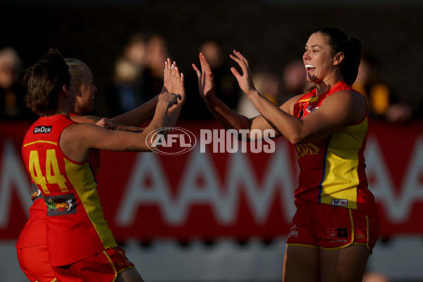 AFLW 2024 Round 06 - Hawthorn v Gold Coast - A-54568504