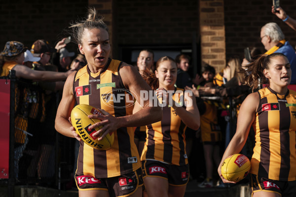 AFLW 2024 Round 06 - Hawthorn v Gold Coast - A-54568512