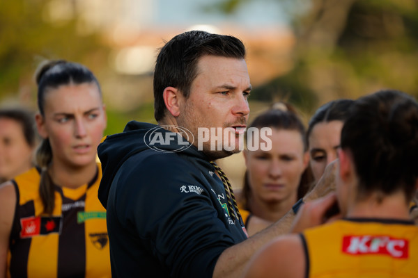 AFLW 2024 Round 06 - Hawthorn v Gold Coast - A-54568571