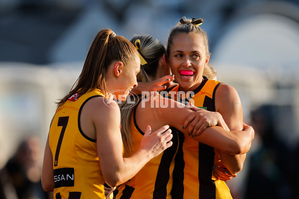 AFLW 2024 Round 06 - Hawthorn v Gold Coast - A-54568942