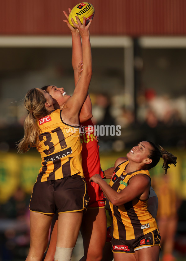 AFLW 2024 Round 06 - Hawthorn v Gold Coast - A-54568972
