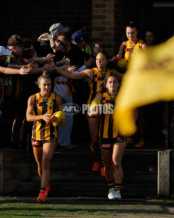 AFLW 2024 Round 06 - Hawthorn v Gold Coast - A-54575297