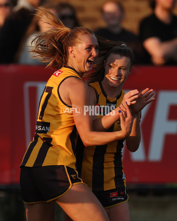 AFLW 2024 Round 06 - Hawthorn v Gold Coast - A-54575333