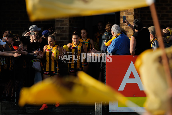 AFLW 2024 Round 06 - Hawthorn v Gold Coast - A-54575990