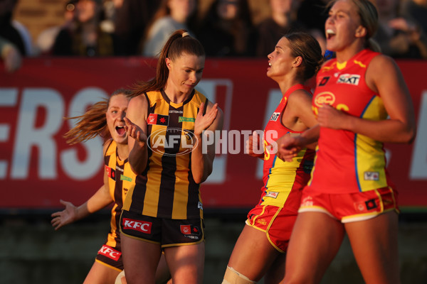AFLW 2024 Round 06 - Hawthorn v Gold Coast - A-54576022