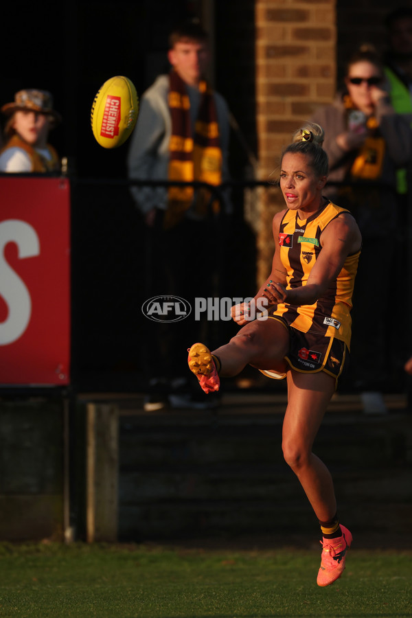 AFLW 2024 Round 06 - Hawthorn v Gold Coast - A-54576030