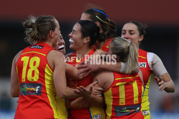 AFLW 2024 Round 06 - Hawthorn v Gold Coast - A-54583550