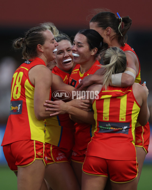 AFLW 2024 Round 06 - Hawthorn v Gold Coast - A-54583554