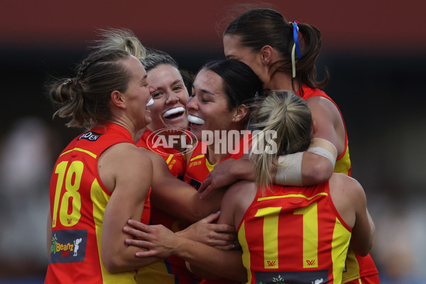 AFLW 2024 Round 06 - Hawthorn v Gold Coast - A-54583555