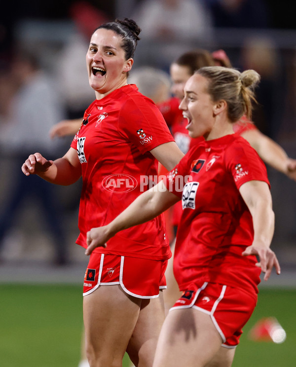 AFLW 2024 Round 06 - Essendon v Sydney - A-54585671
