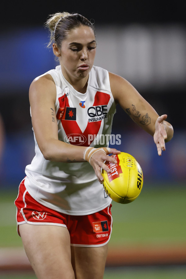 AFLW 2024 Round 06 - Essendon v Sydney - A-54601329