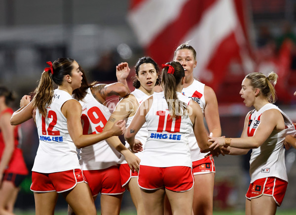 AFLW 2024 Round 06 - Essendon v Sydney - A-54601359