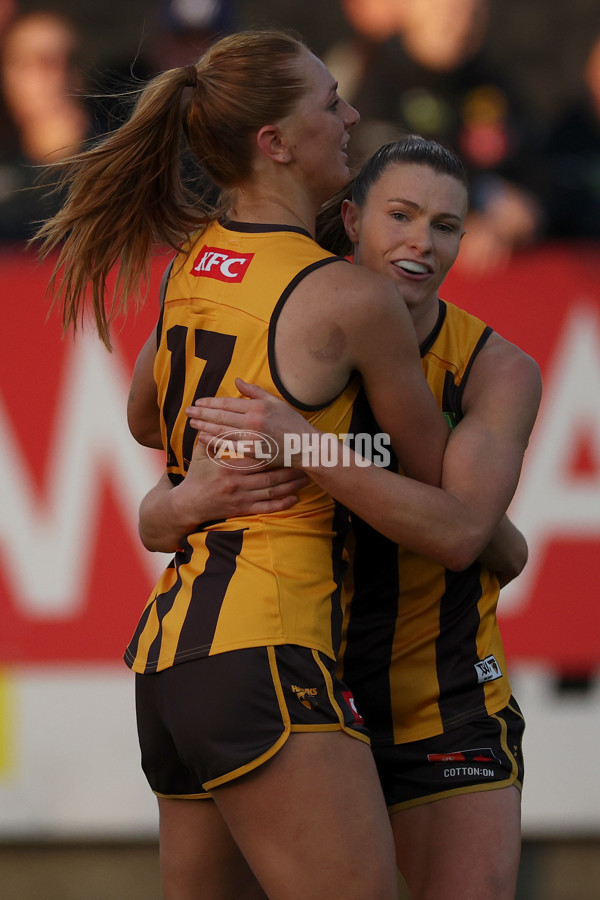 AFLW 2024 Round 06 - Hawthorn v Gold Coast - A-54601403
