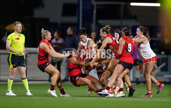 AFLW 2024 Round 06 - Essendon v Sydney - A-54601407