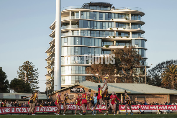 AFLW 2024 Round 06 - Hawthorn v Gold Coast - A-54604115