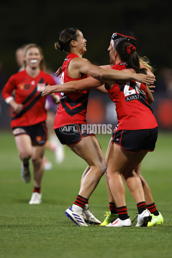AFLW 2024 Round 06 - Essendon v Sydney - A-54604120