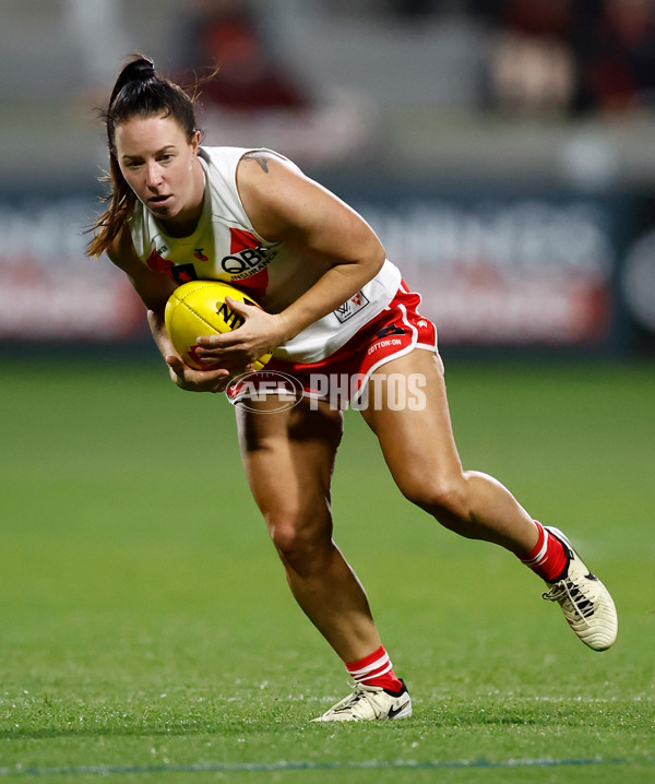 AFLW 2024 Round 06 - Essendon v Sydney - A-54608845