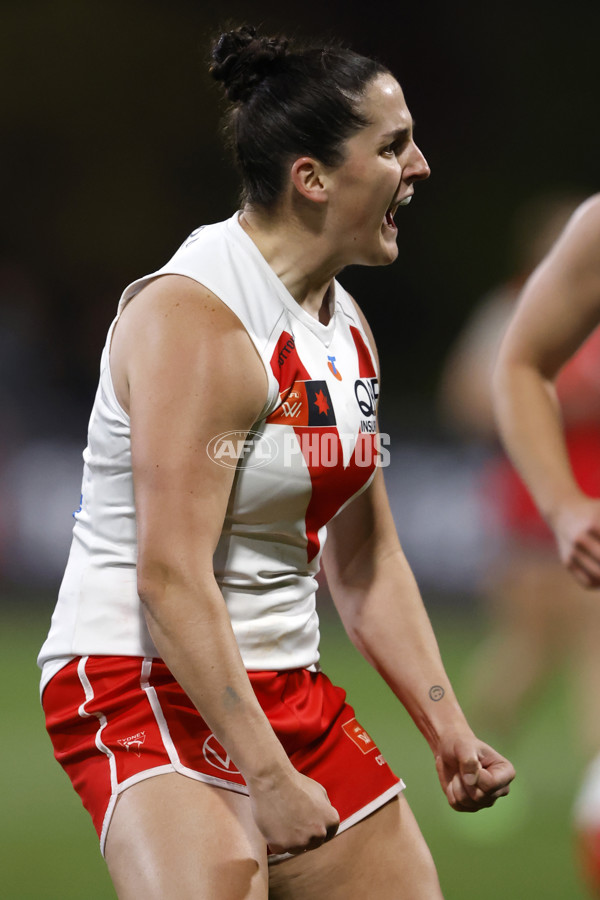 AFLW 2024 Round 06 - Essendon v Sydney - A-54608867