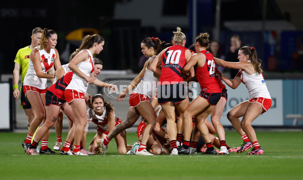 AFLW 2024 Round 06 - Essendon v Sydney - A-54610500