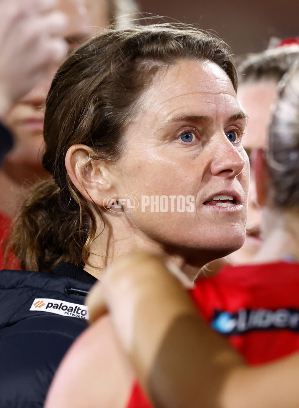 AFLW 2024 Round 06 - Essendon v Sydney - A-54610516