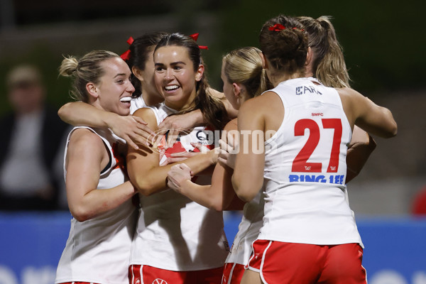 AFLW 2024 Round 06 - Essendon v Sydney - A-54610568