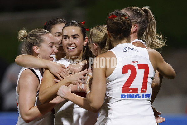 AFLW 2024 Round 06 - Essendon v Sydney - A-54610575
