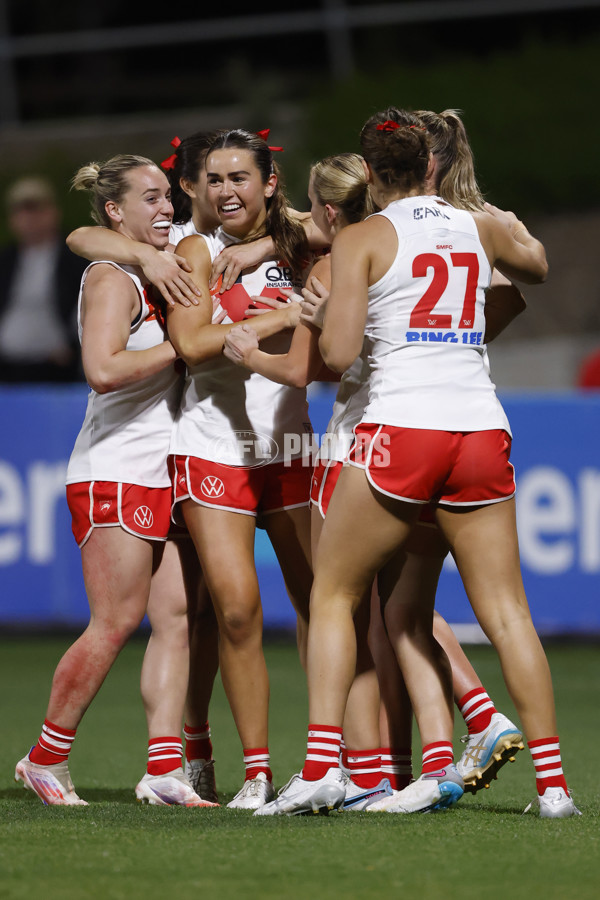 AFLW 2024 Round 06 - Essendon v Sydney - A-54610576