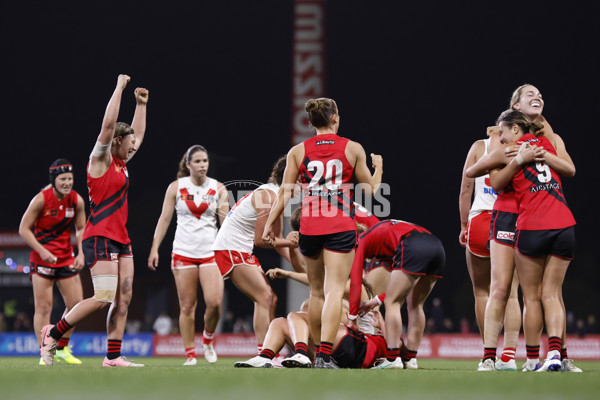 AFLW 2024 Round 06 - Essendon v Sydney - A-54616568