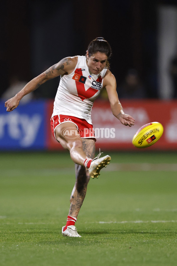 AFLW 2024 Round 06 - Essendon v Sydney - A-54616584