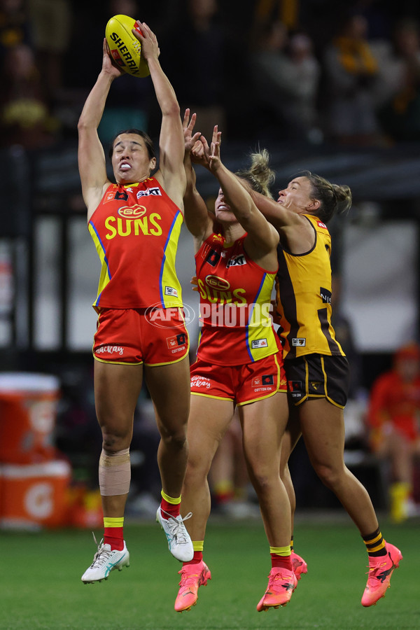 AFLW 2024 Round 06 - Hawthorn v Gold Coast - A-54616917
