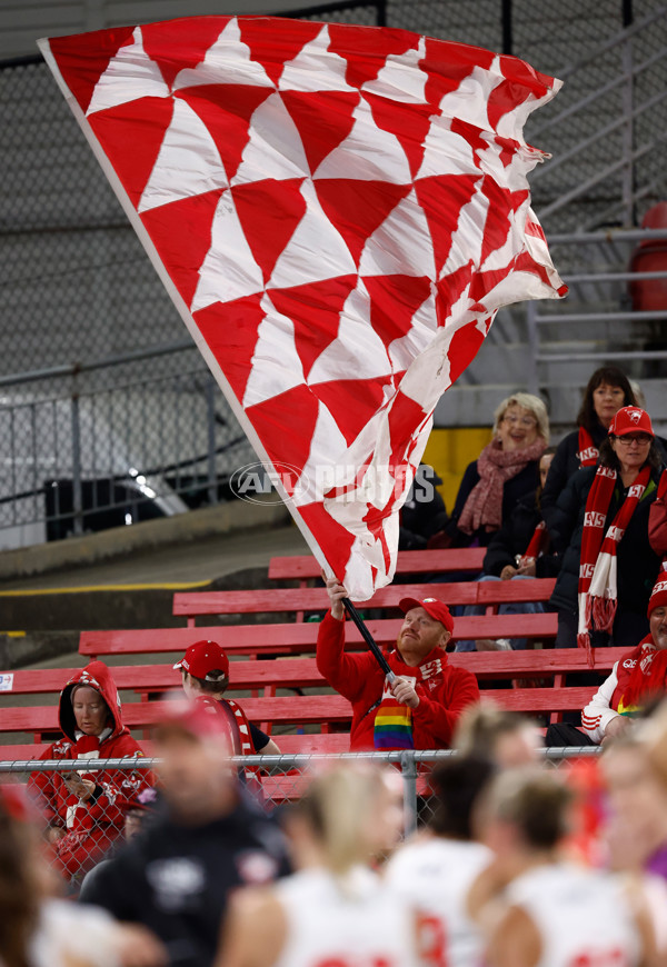 AFLW 2024 Round 06 - Essendon v Sydney - A-54629358