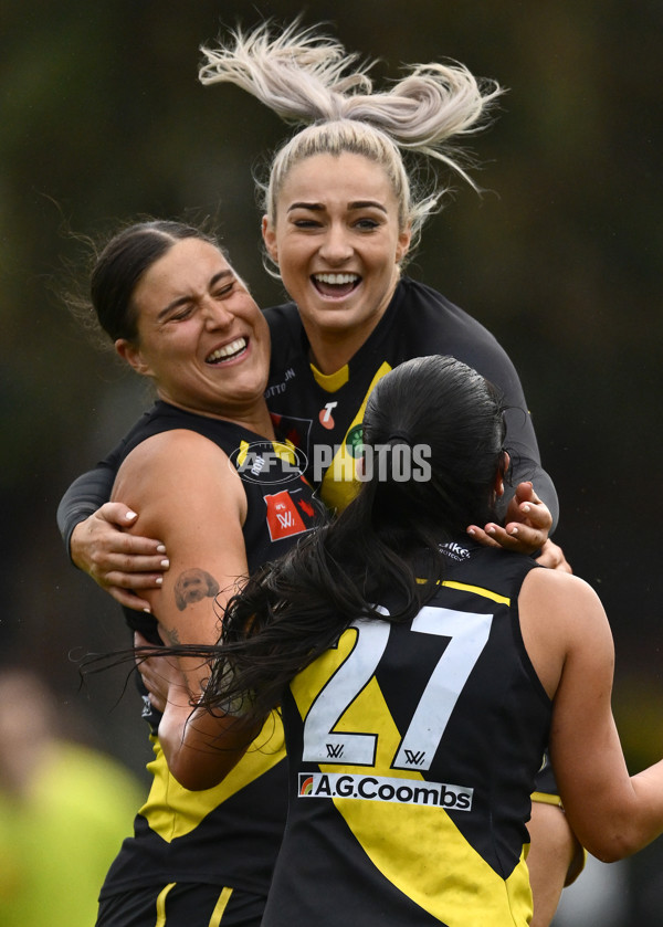 AFLW 2024 Round 06 - Richmond v Collingwood - A-55102939