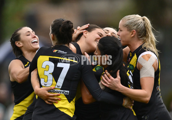 AFLW 2024 Round 06 - Richmond v Collingwood - A-55102941