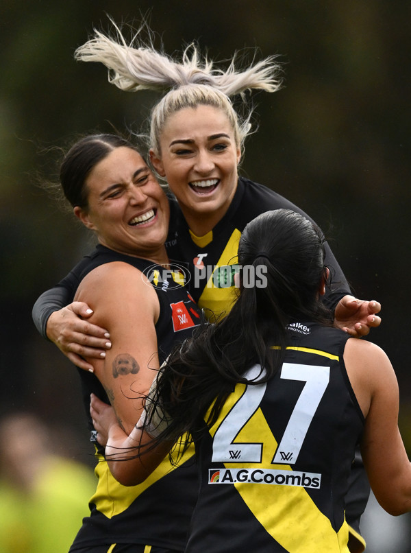 AFLW 2024 Round 06 - Richmond v Collingwood - A-55104017