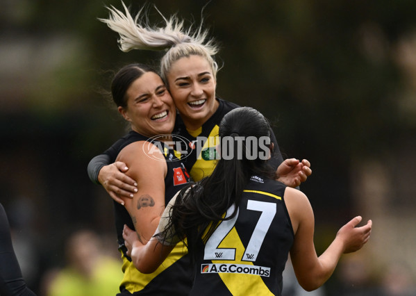 AFLW 2024 Round 06 - Richmond v Collingwood - A-55104021