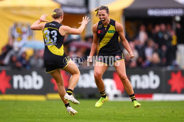 AFLW 2024 Round 06 - Richmond v Collingwood - A-55105920