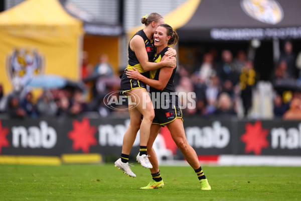 AFLW 2024 Round 06 - Richmond v Collingwood - A-55105922