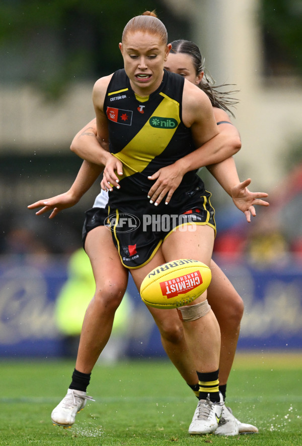 AFLW 2024 Round 06 - Richmond v Collingwood - A-55105971