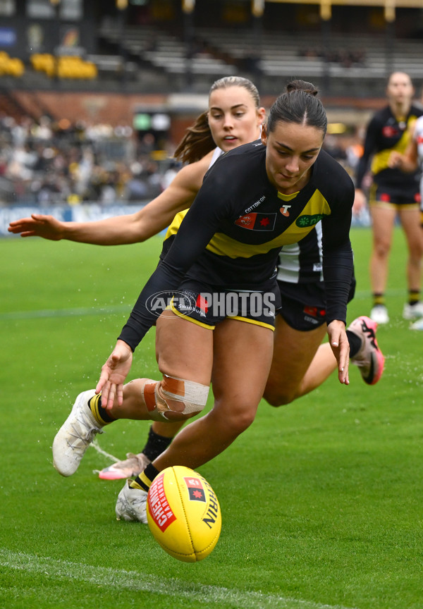 AFLW 2024 Round 06 - Richmond v Collingwood - A-55105991