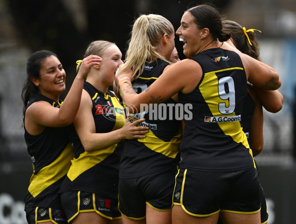 AFLW 2024 Round 06 - Richmond v Collingwood - A-55105994